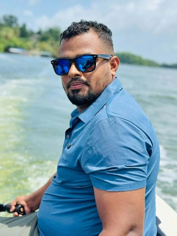 Nizam Mohamed — Aara Fashion, Mullaitivu